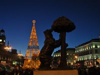 DSC_3193 Statue of the Bear and the Strawberry tree (madroño) in Puerta del Sol Square -- Madrid by Night (Madrid, Spain) -- 4 January 2014