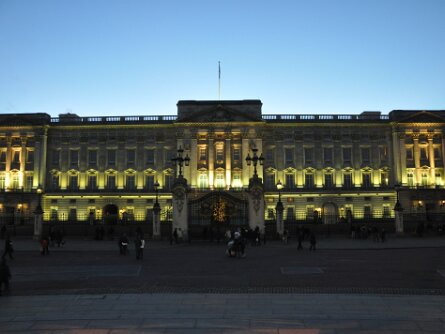 Buckingham Palace... Buckingham Palace